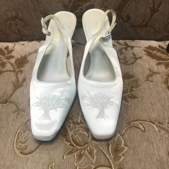 Dye-Able White Embroidered Roses Satin Slingback, Formal Pump Dress Shoe Wedding - Picture 2 of 16